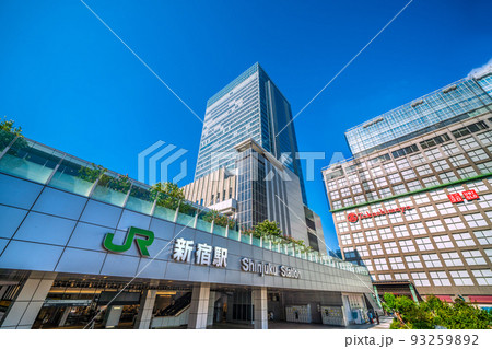 日本の東京都市景観 東京・新宿駅や高島屋などを望む 日本の東京都市景観 東京・新宿駅や高島屋などを望む 93259892