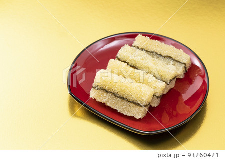 おせち料理その11_赤皿の子持ち昆布_背景金 おせち料理その11_赤皿の子持ち昆布_背景金 93260421