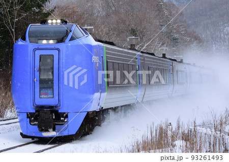 雪の中を駆け抜けるキハ281系 雪の中を駆け抜けるキハ281系 93261493