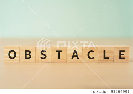障害・障害物・妨害のイメージ|「OBSTACLE」と書かれたブロック 障害・障害物・妨害のイメージ|「OBSTACLE」と書かれたブロック 93264991