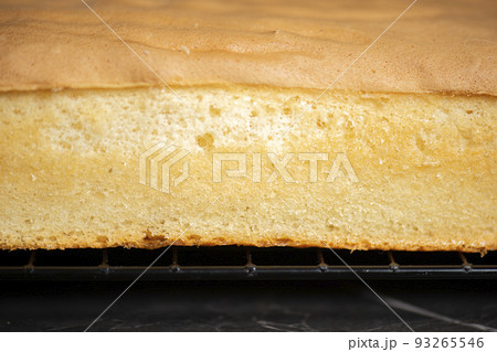 One-quarter size undecorated sponge cake slab One-quarter size undecorated sponge cake slab 93265546