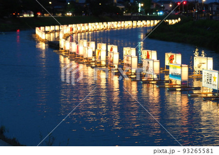 古利根川流灯まつり、水上を照らす無数の流灯【埼玉県杉戸町】 93265581