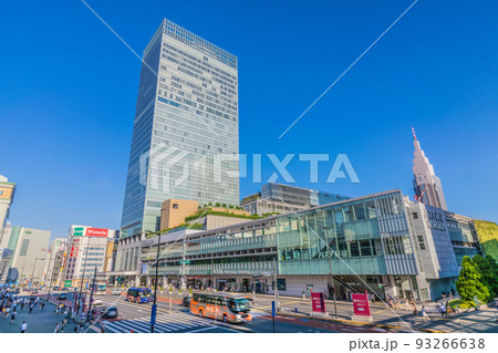 日本の東京都市景観 26万超2日連続過去最多。行動制限なし、新宿駅南口には…=8月19日 日本の東京都市景観 26万超2日連続過去最多。行動制限なし、新宿駅南口には…=8月19日 93266638