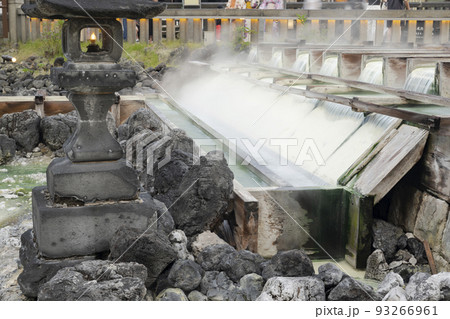 草津温泉 湯けむり 夕方の草津温泉湯畑 草津温泉 湯けむり 夕方の草津温泉湯畑 93266961