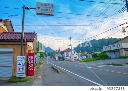 吹割滝入口付近の風景 おみやげ店 国道120号 吹割滝入口付近の風景 おみやげ店 国道120号 93267838