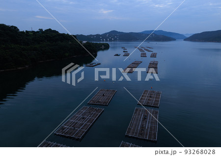 日本の岡山県備前市日生の美しい海の景色 日本の岡山県備前市日生の美しい海の景色 93268028