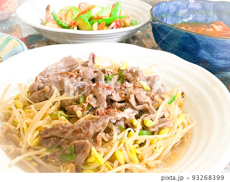 中国家庭料理・豆芽爆炒羊肉（ラムと豆もやしのスパイシー炒め） 93268399