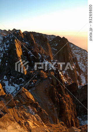 sunset over the Takidani cliff / 雪化粧した北穂高岳 滝谷の夕照 93269800