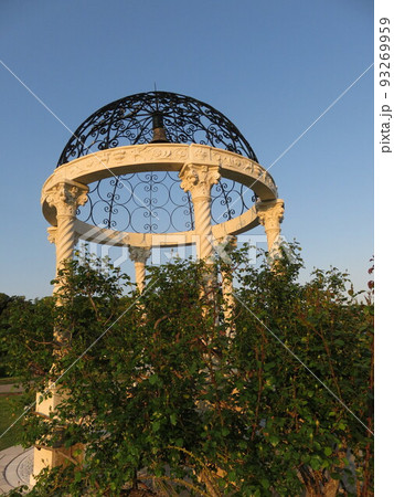 庭園のガゼボ 93269959