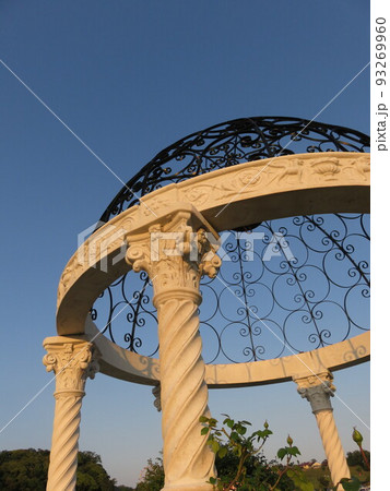庭園のガゼボ 93269960