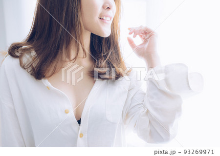 Cropped shot view of sexy asian woman standing near the window in the morning. 93269971