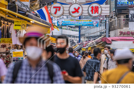 日本の東京都市景観 世界最多4週連続…行動制限なし。賑わうアメ横…=8月15日 日本の東京都市景観 世界最多4週連続…行動制限なし。賑わうアメ横…=8月15日 93270061