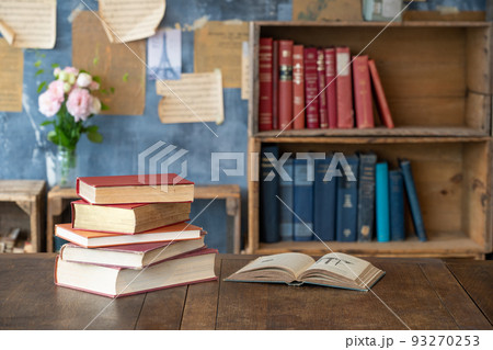 本のある風景 本のある風景 93270253
