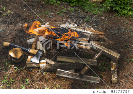ロッジで楽しむ焚き火　Bonfire enjoyed in the corner 93272737