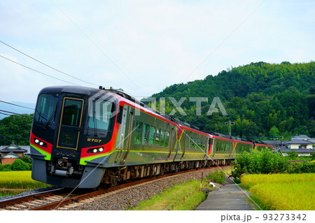 増結して5両編成で運転される2700系・特急南風 93273342