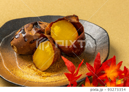 焼きたて石焼き芋　Stone baked sweet potato 93273354
