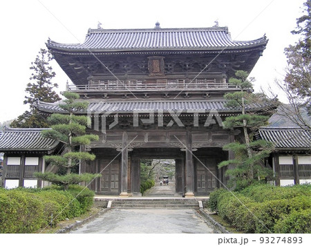 毛利藩三代以降奇数代藩主菩提寺　黄檗宗(禅宗)東光寺三門 93274893