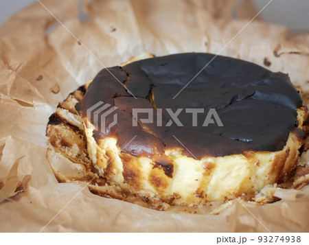 Basque Burnt Cheesecake, creamy in the middle and caramelized on the outside. Rich, dark exterior surface of the Spanish cake 93274938