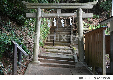 静岡県松崎市雲見にある雲見浅間神社の石の鳥居 93274956