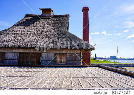 宇多津臨海公園に復元された入浜式塩田（香川県宇多津町） 93277524