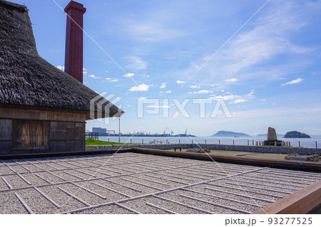 宇多津臨海公園に復元された入浜式塩田(香川県宇多津町) 宇多津臨海公園に復元された入浜式塩田(香川県宇多津町) 93277525