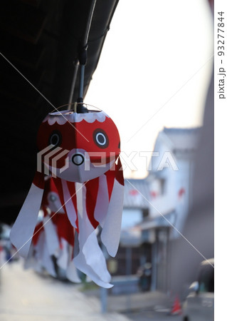 金魚ちょうちんと白壁の町並み！柳井市 山口県観光　夏の思い出！　 93277844