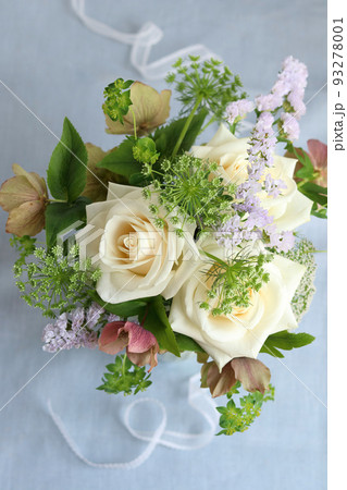 白バラの爽やかな花束 白バラの爽やかな花束 93278001