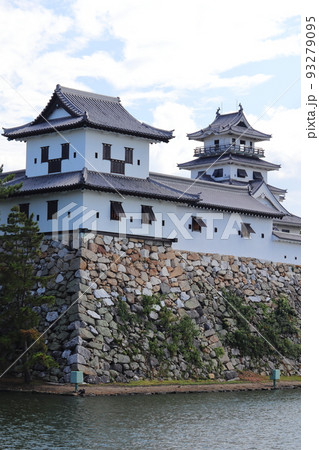 今成城の武具櫓と天守 93279095