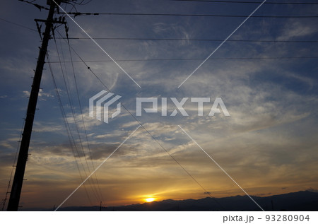 夕焼けのシルエット 93280904