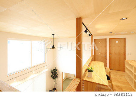 新築住宅のお洒落な2階のホール イメージ 新築住宅のお洒落な2階のホール イメージ 93281115