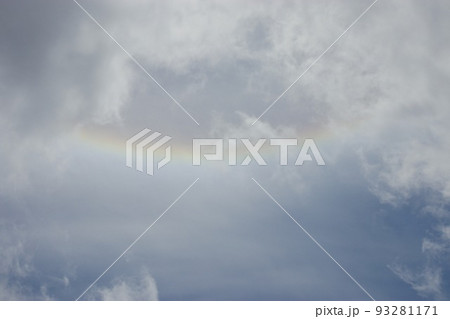 空にかかる虹ハロ 空にかかる虹ハロ 93281171
