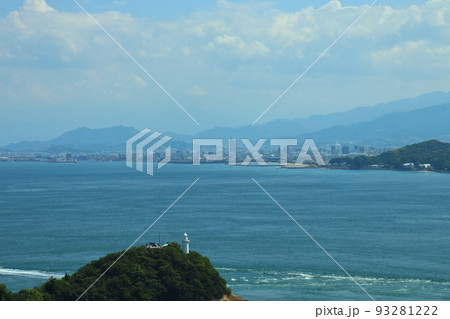 来島海峡大橋から眺める今治市街と馬島 灯台 来島海峡大橋から眺める今治市街と馬島 灯台 93281222
