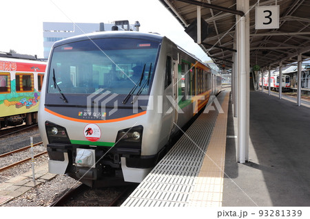 宮古駅で停車中のリゾートあすなろ(さんりくトレイン宮古) 宮古駅で停車中のリゾートあすなろ(さんりくトレイン宮古) 93281339