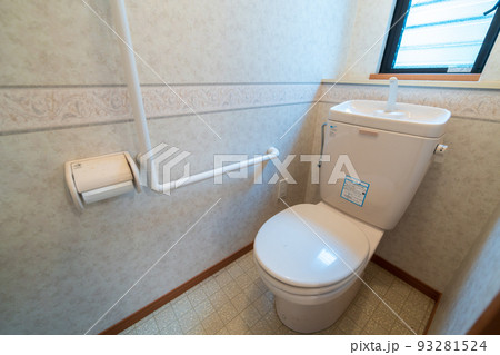 トイレ手すりのあるトイレ トイレ手すりのあるトイレ 93281524