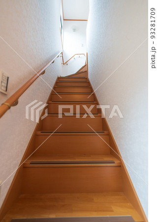 住宅の階段　住宅 93281709