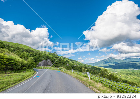 長野県ビーナスラインからの風景、八ヶ岳と青空と白い雲【8月】 長野県ビーナスラインからの風景、八ヶ岳と青空と白い雲【8月】 93282224