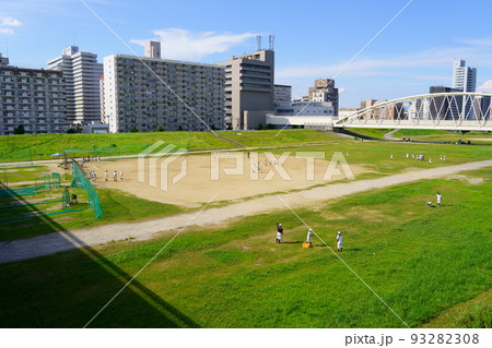 淀川河川敷／野球の練習（大阪市淀川区） 93282308