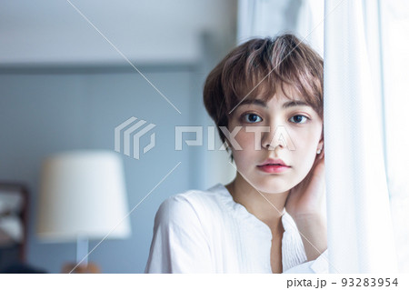 若い女性 ライフスタイル ビューティー 若い女性 ライフスタイル ビューティー 93283954