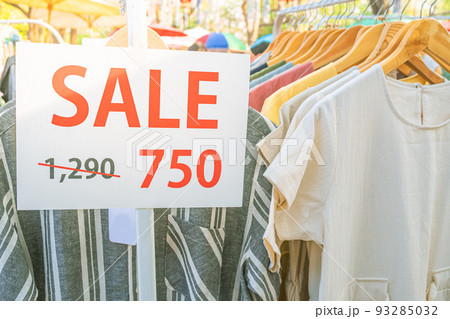 Signs on sale, Discounted clothing department, The outdoor market is reducing clothing prices. Signs on sale, Discounted clothing department, The outdoor market is reducing clothing prices. 93285032