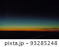 飛行機窓の外の夜明け2 93285248