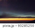 飛行機窓の外の夜明け4 93285250