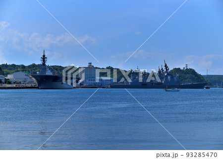 YOKOSUKA軍港めぐり・護衛艦いずも(138)とあたご(177)・神奈川県横須賀 93285470