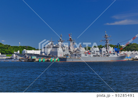 YOKOSUKA軍港めぐり・ドッグに入港中の米海軍の軍艦・神奈川県横須賀市 93285491