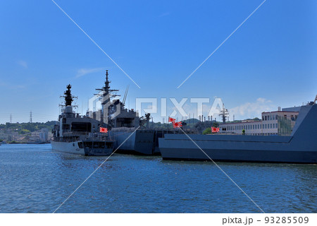 YOKOSUKA軍港めぐり・護衛艦ゆうぎり(153)と掃海母艦うらが・神奈川県横須賀市 93285509