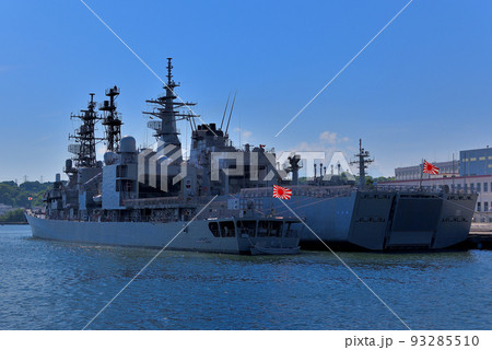 YOKOSUKA軍港めぐり・護衛艦ゆうぎり(153)と掃海母艦うらが・神奈川県横須賀市 93285510