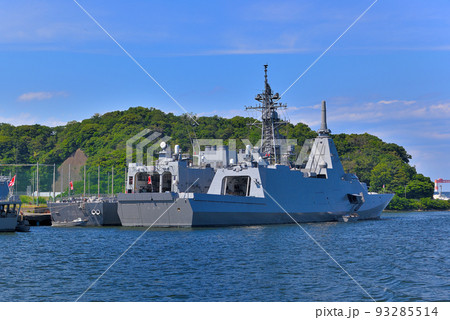 YOKOSUKA軍港めぐり・護衛艦くまの(2)、たかなみ(110)の背後の姿・神奈川県横須賀市 93285514
