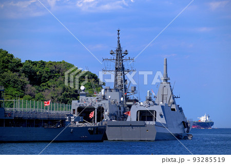 YOKOSUKA軍港めぐり・護衛艦くまの(2)、たかなみ(110)の後ろ姿・神奈川県横須賀市 YOKOSUKA軍港めぐり・護衛艦くまの(2)、たかなみ(110)の後ろ姿・神奈川県横須賀市 93285519