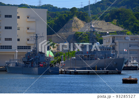 YOKOSUKA軍港めぐり・掃海艦ひらど(305)と輸送艇2号(2002)・神奈川県横須賀市 YOKOSUKA軍港めぐり・掃海艦ひらど(305)と輸送艇2号(2002)・神奈川県横須賀市 93285527