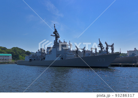 YOKOSUKA軍港めぐり・美しいシルエットのあたご型護衛艦、あたご(177)・神奈川県横須賀市 93286317