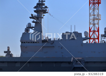 YOKOSUKA軍港めぐり・巨大な護衛艦いずも(183)のイメージ、艦橋部・神奈川県横須賀市 93286319